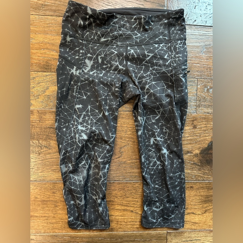Lululemon Top Speed Crop- size 4